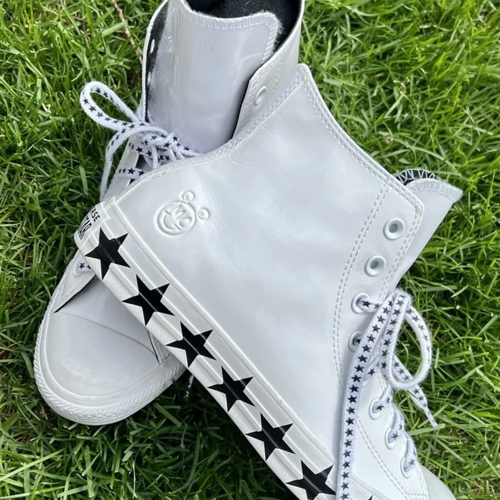 CONVERSE MILEY CYRUS LIMITED EDITION COLOR WHITE/SIZE 11 UNISEX(MEN’S-WOMEN’S) - Picture 1 of 6
